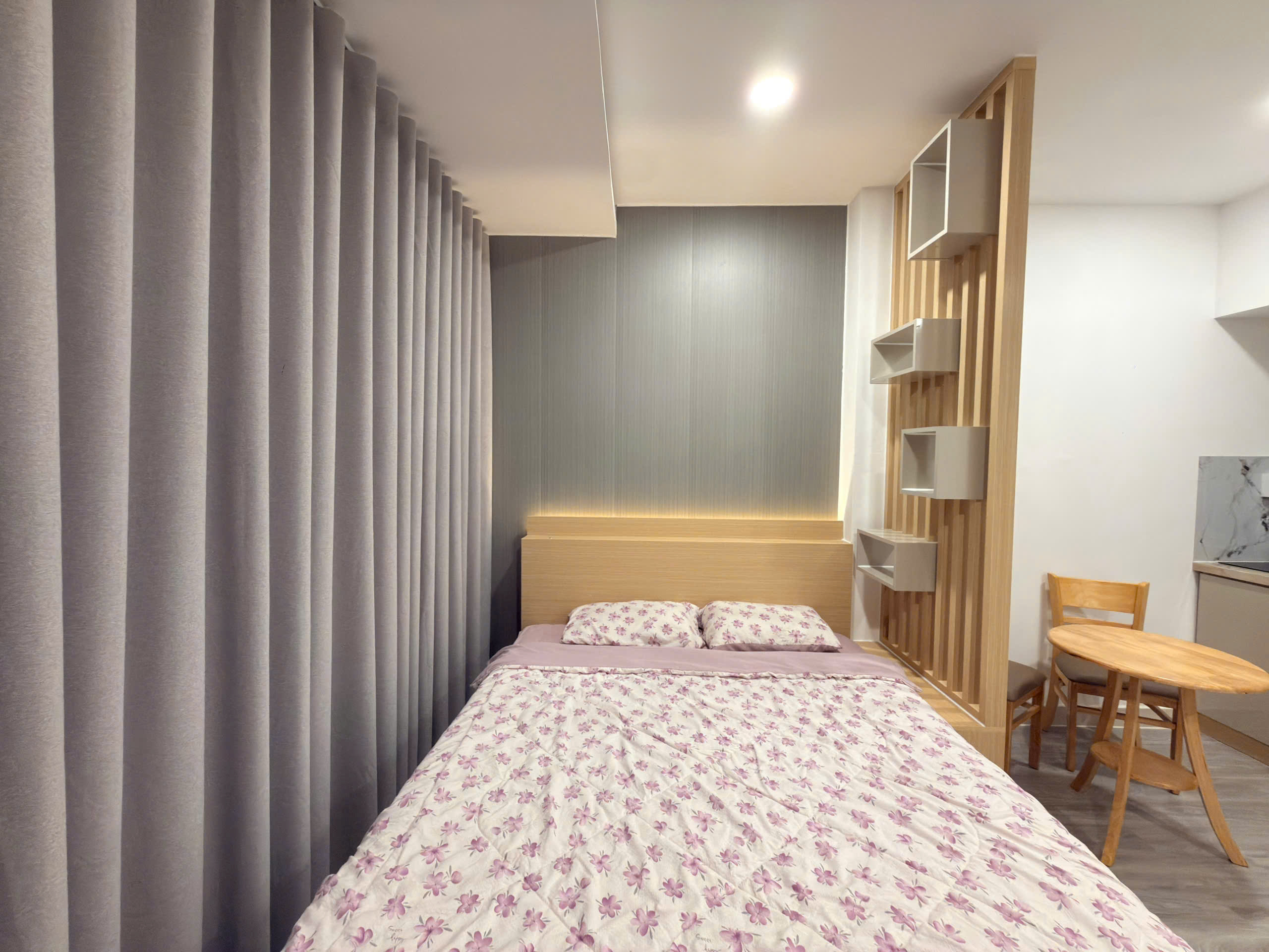 Studio 30m² Balcony for Rent Tran Dinh Xu District 1 HCMC