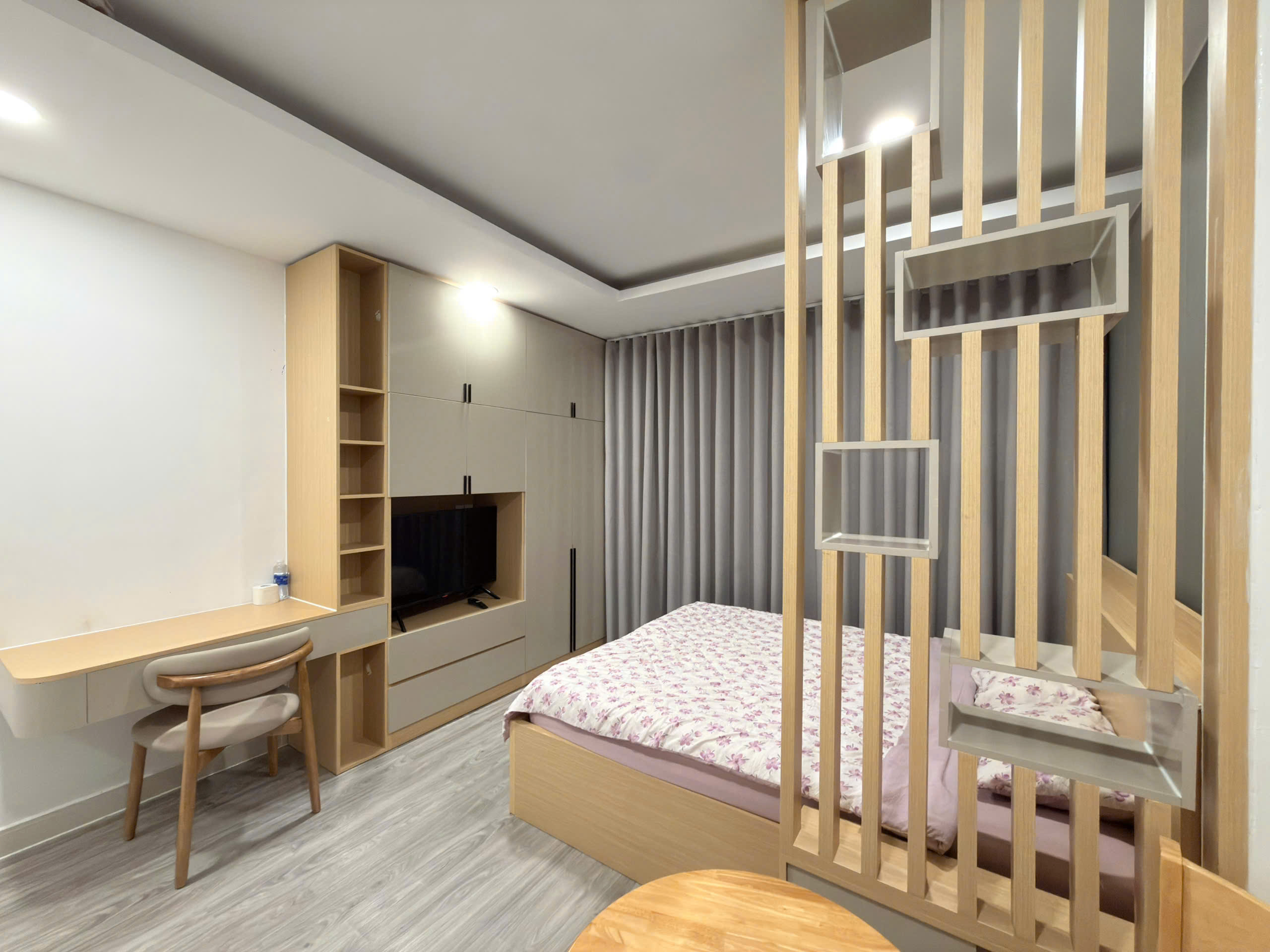 Studio 30m² Balcony for Rent Tran Dinh Xu District 1 HCMC