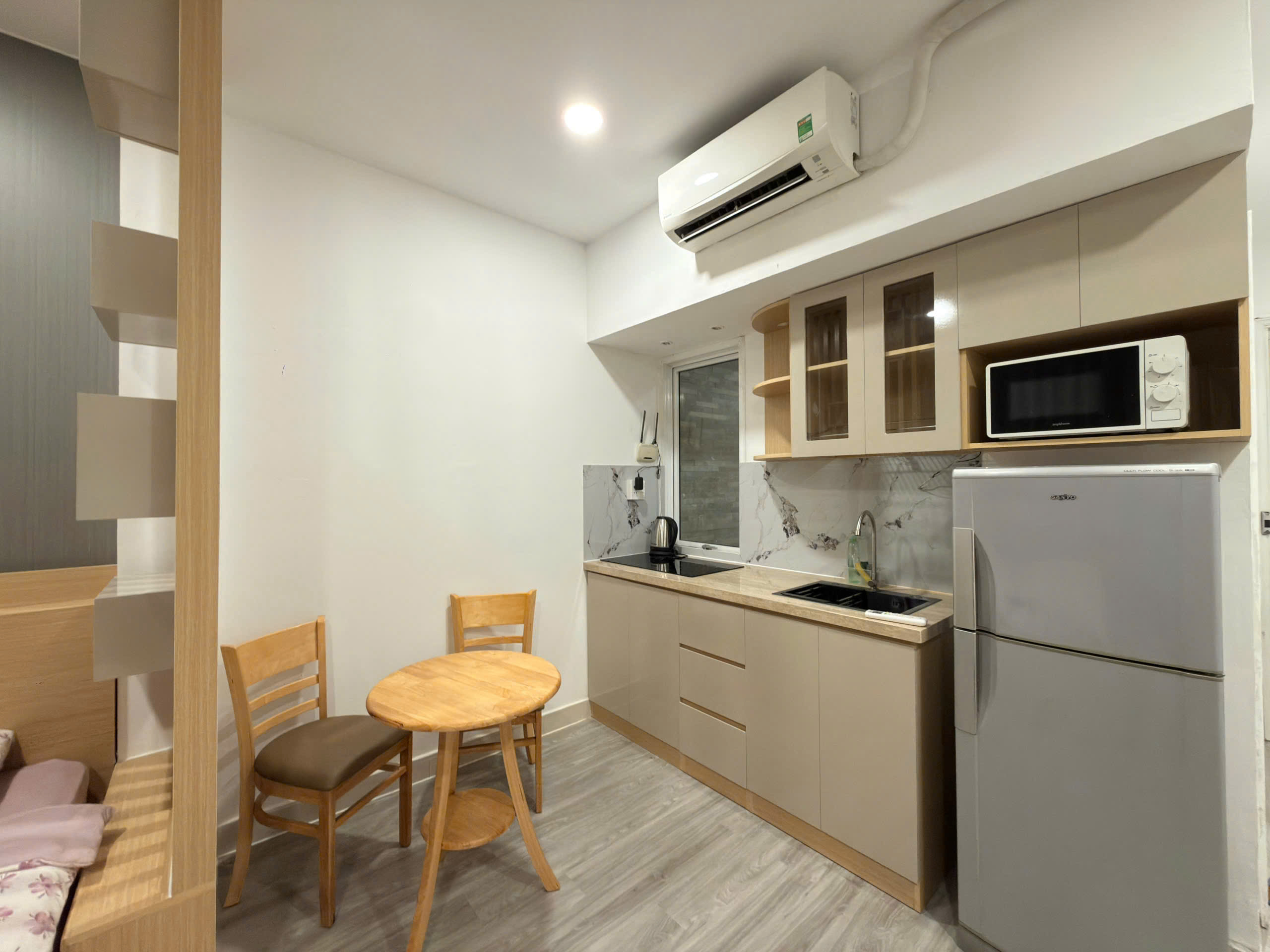 Studio 30m² Balcony for Rent Tran Dinh Xu District 1 HCMC