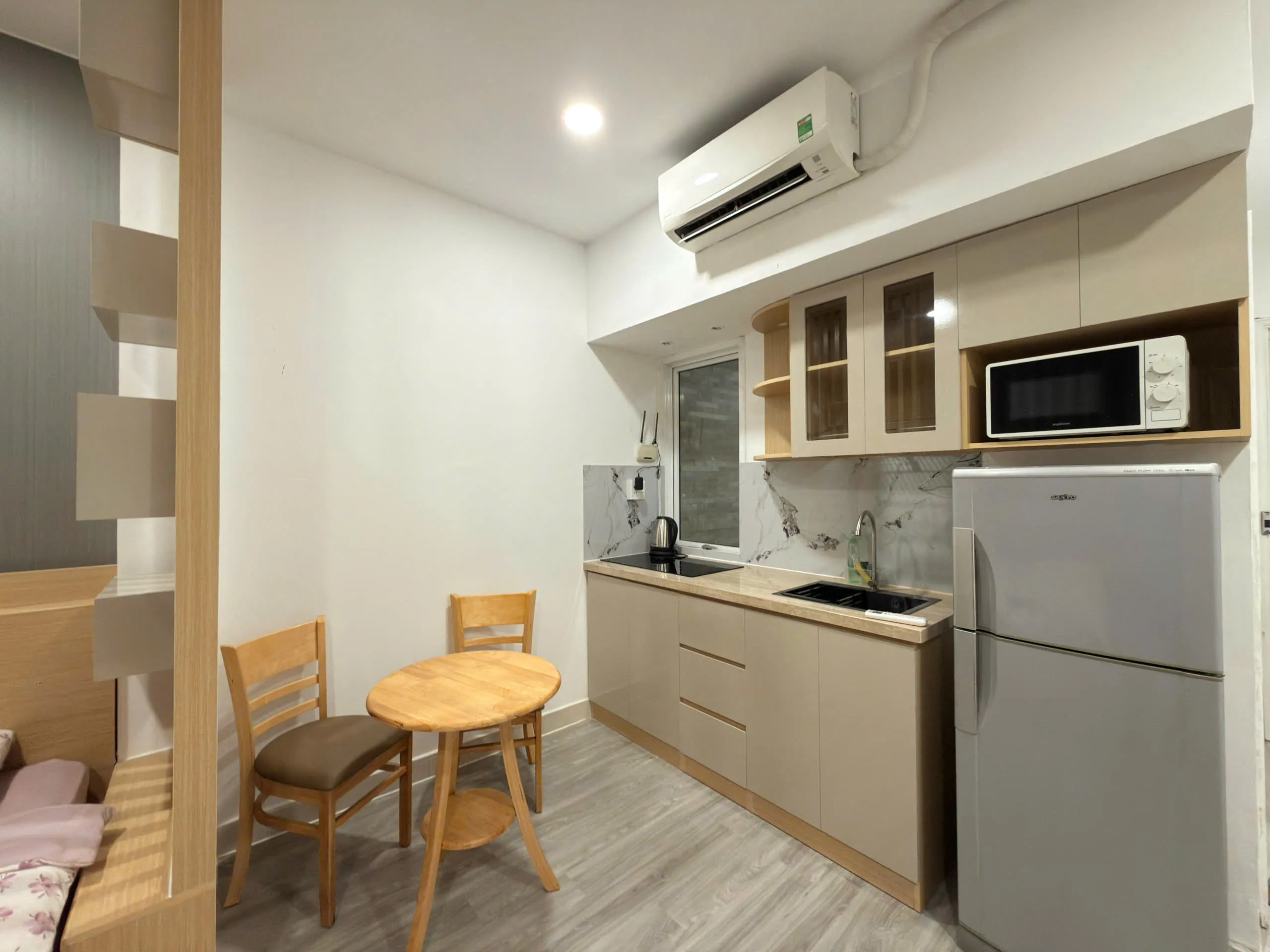 Studio 30m² Balcony for Rent Tran Dinh Xu District 1 HCMC 30sqm 500 USD/month