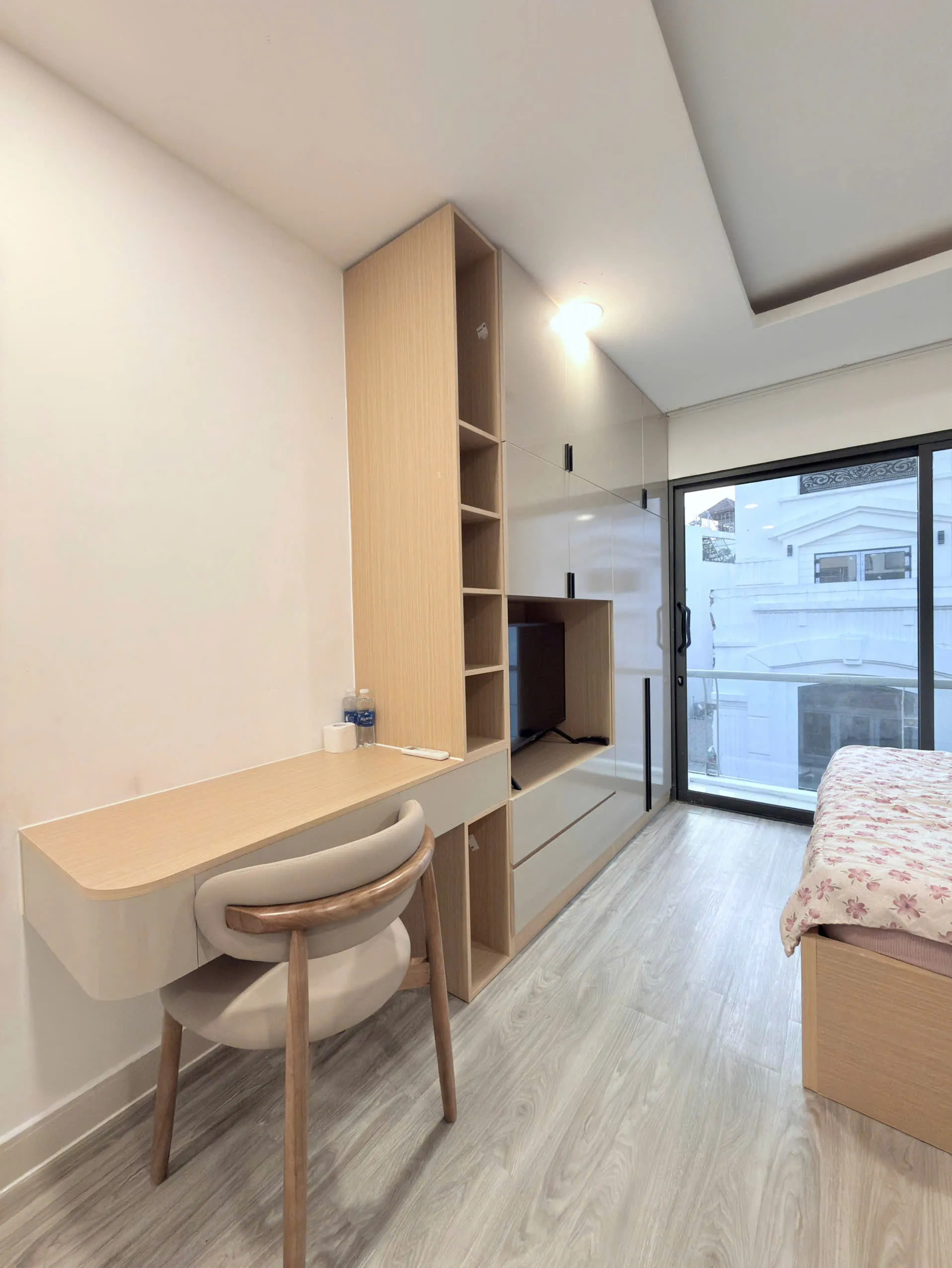 Studio 30m² Balcony for Rent Tran Dinh Xu District 1 HCMC 30sqm 500 USD/month