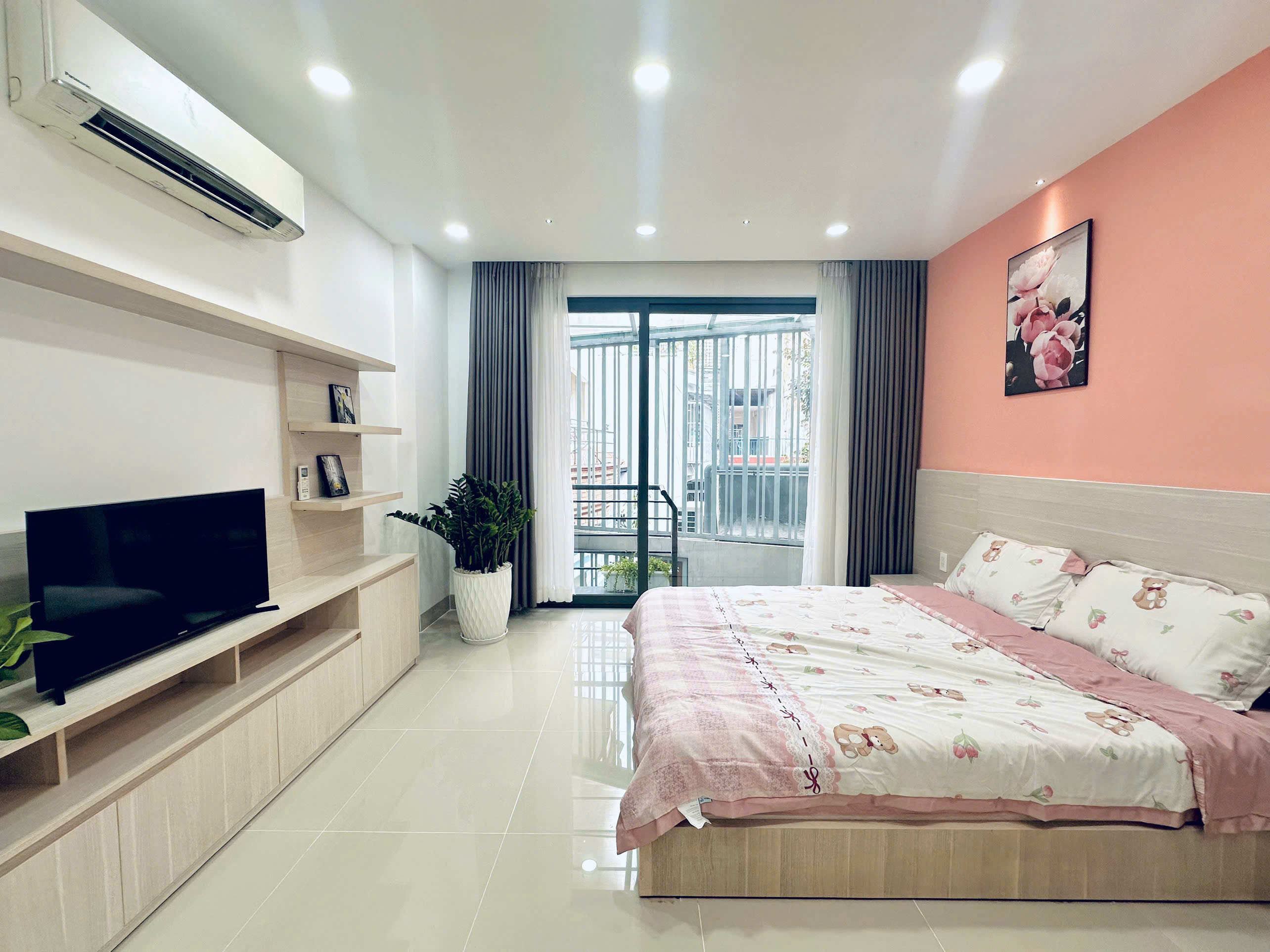 1-Bedroom Serviced Apartment for Rent on Tran Dinh Xu District 1 – 14 Million/month