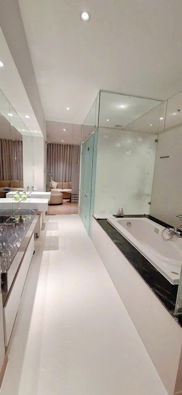 1-Bedroom Apartment for Rent in District 3 70sqm 1,100 USD/month