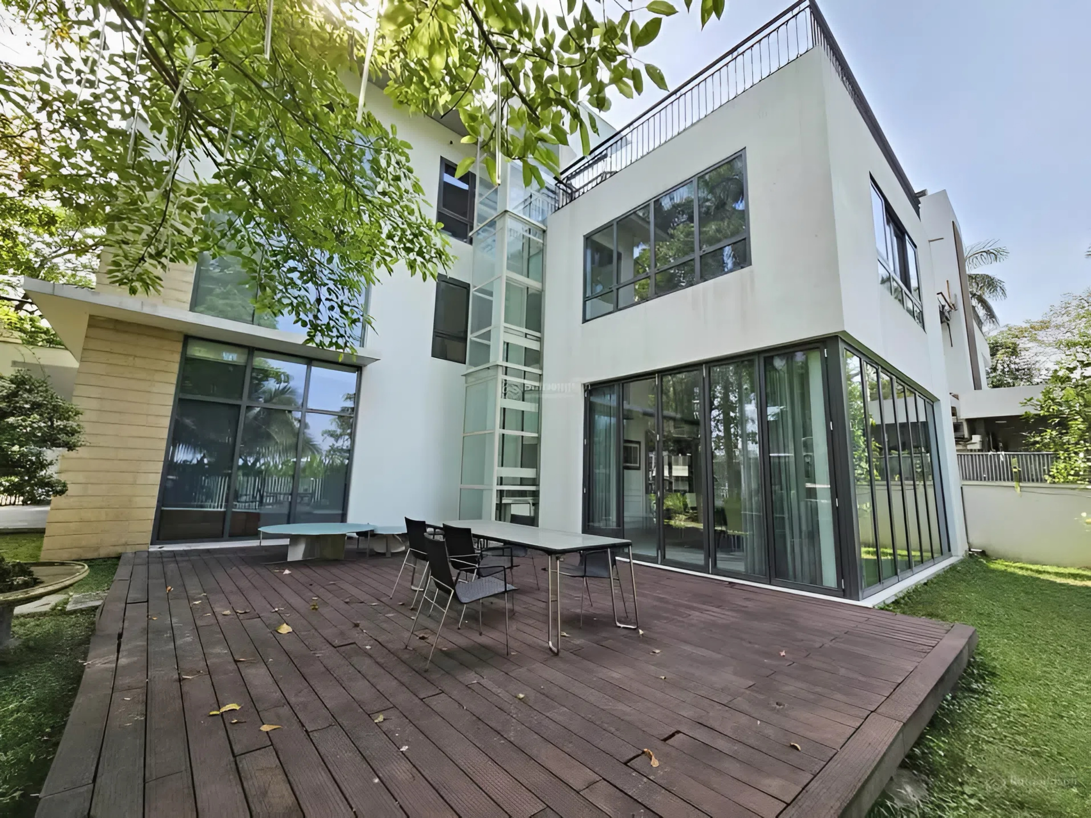 4-Bedroom Villa for Rent in An Phu 546sqm 9,000 /month