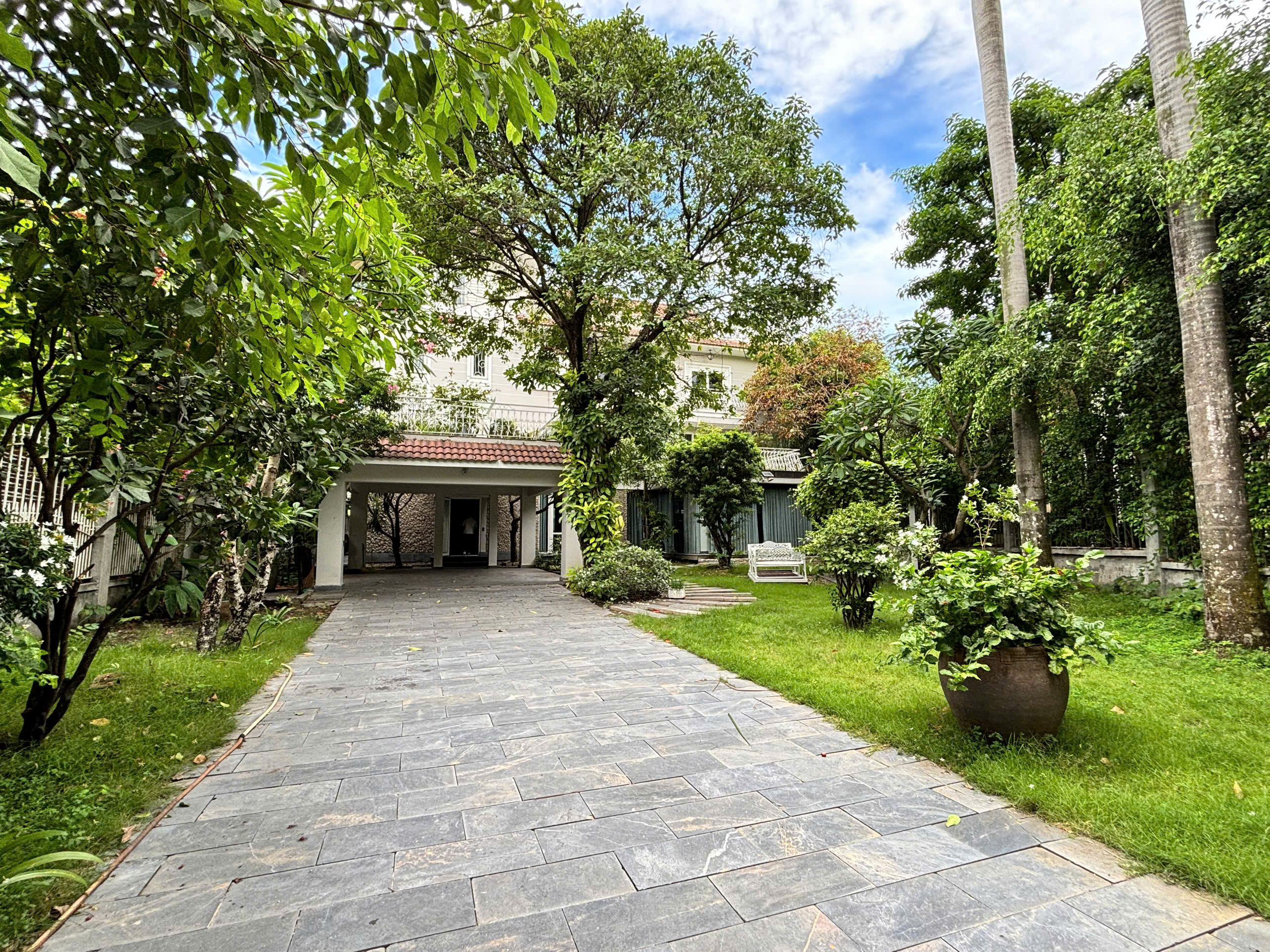 6-Bedroom Villa for Rent in Thao Dien 1000sqm 8,500 /month