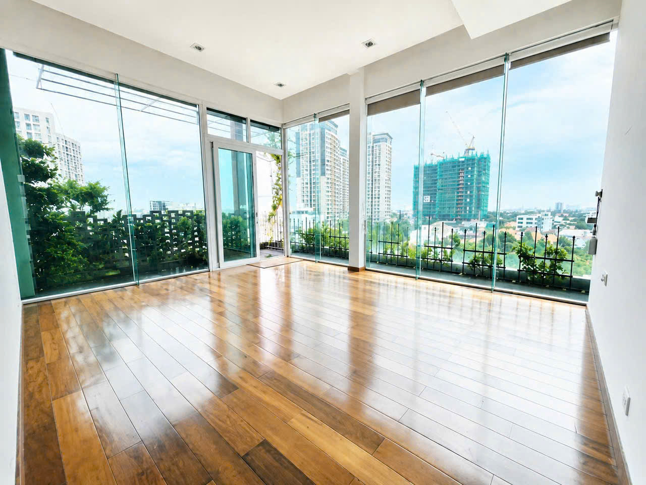 3-Bedroom Penthouse for Rent in Thao Dien 400sqm 5,000 USD/month