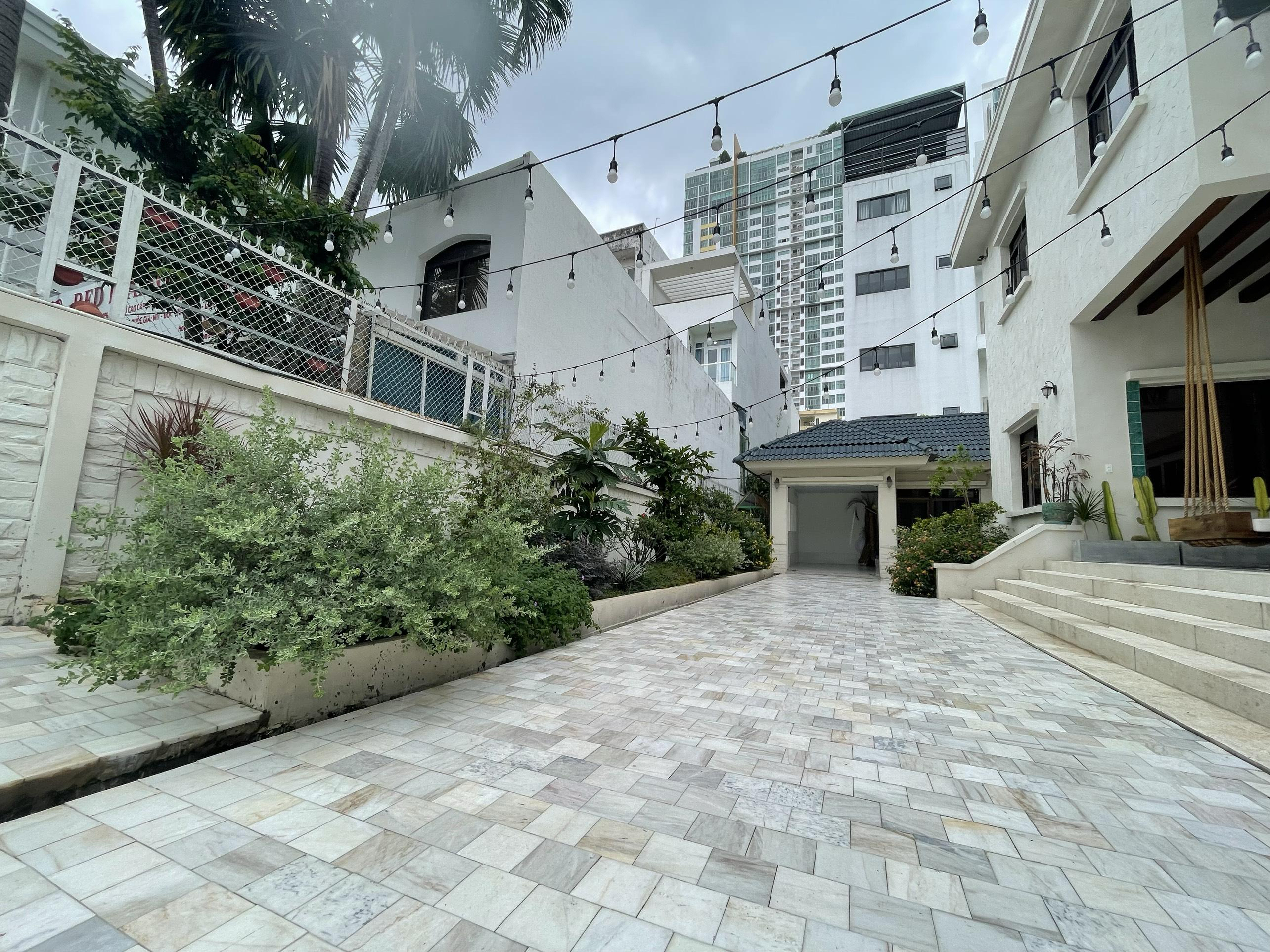 4-Bedroom Villa for Rent in An Phu 800sqm 5,500 USD/month