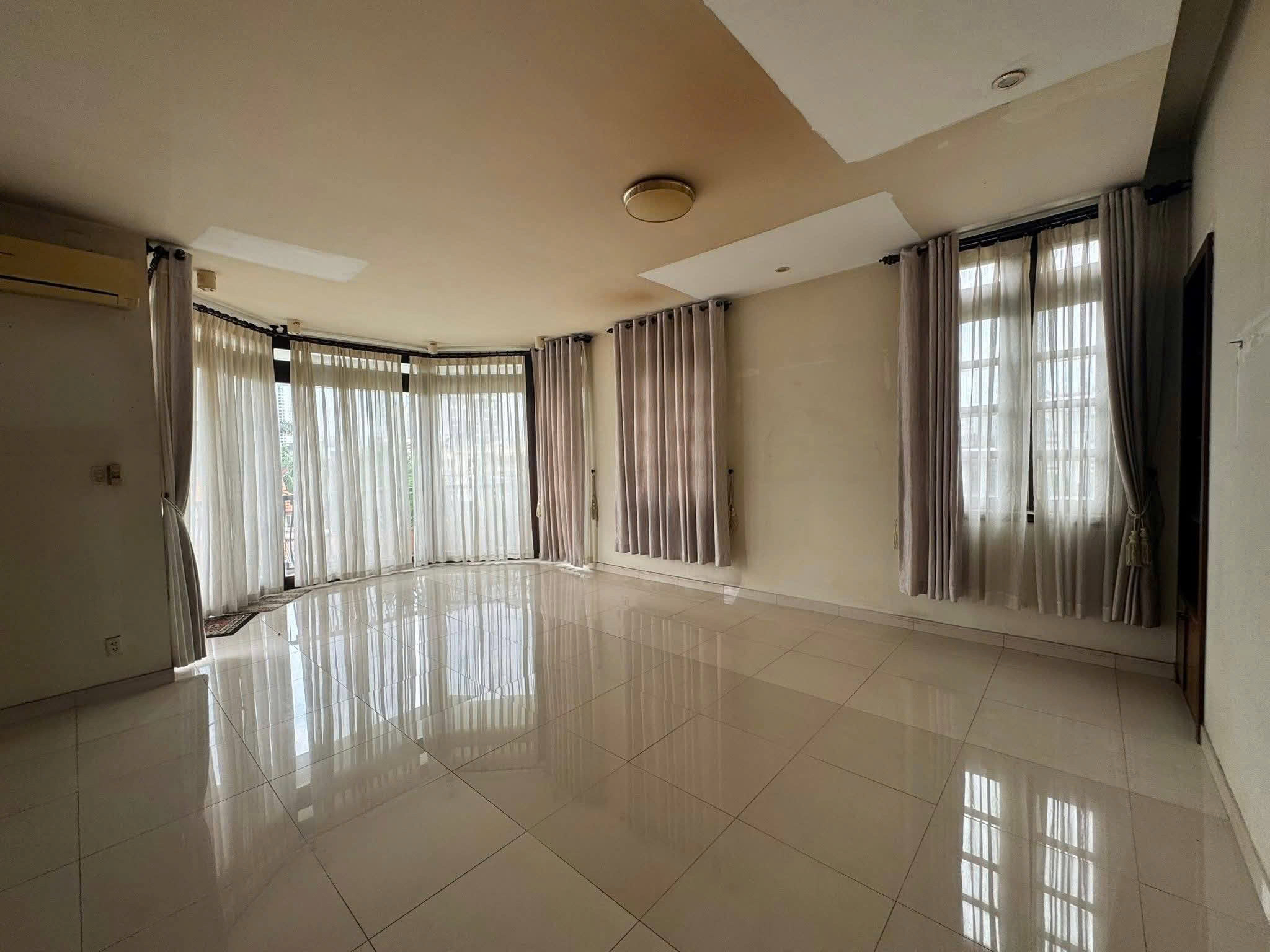 6-Bedroom Villa for Rent in Thao Dien 600sqm 6,000 USD/month