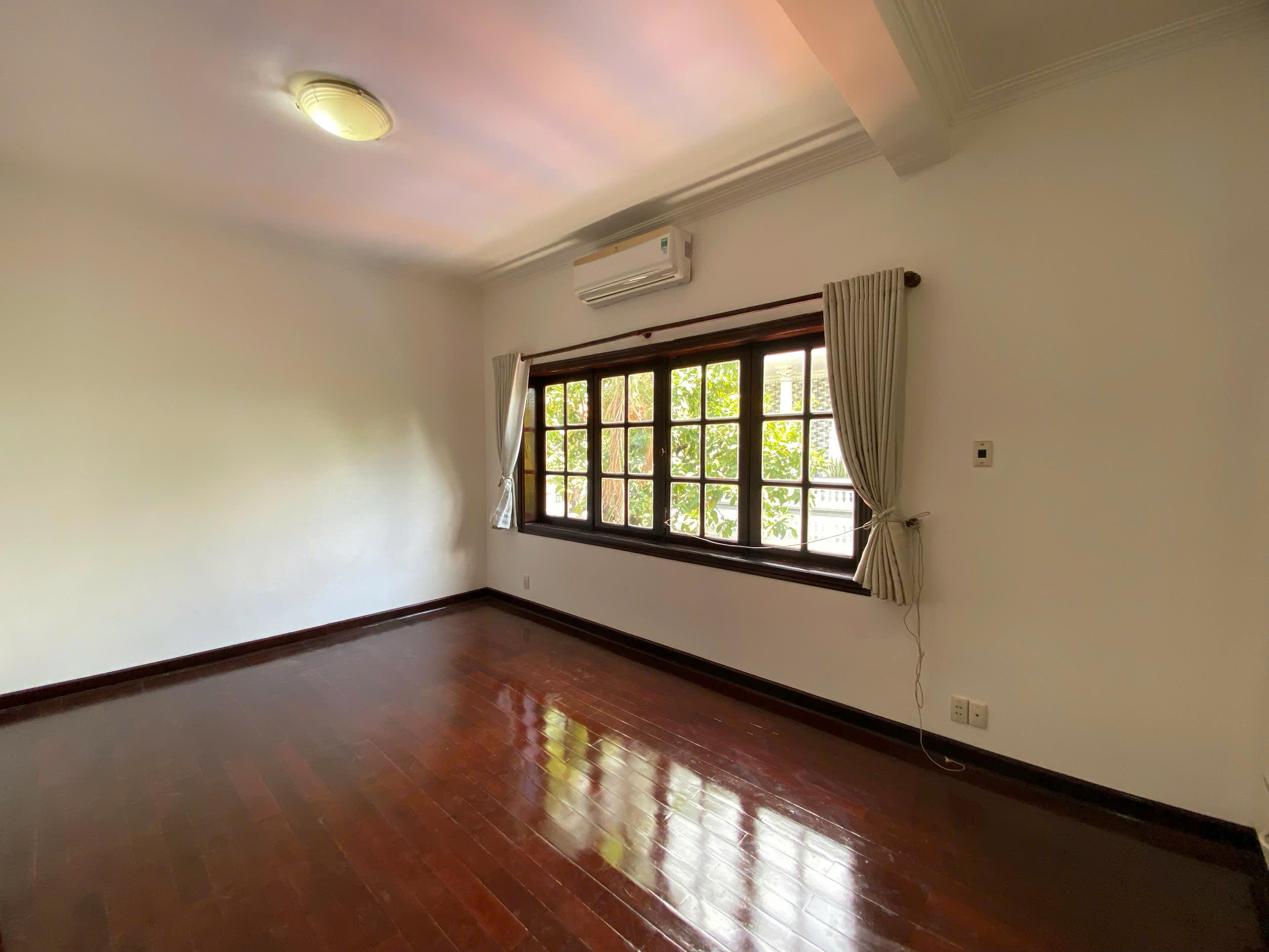 5-Bedroom French Villa for Rent in Thao Dien, District 2 600sqm 4,100 USD/month