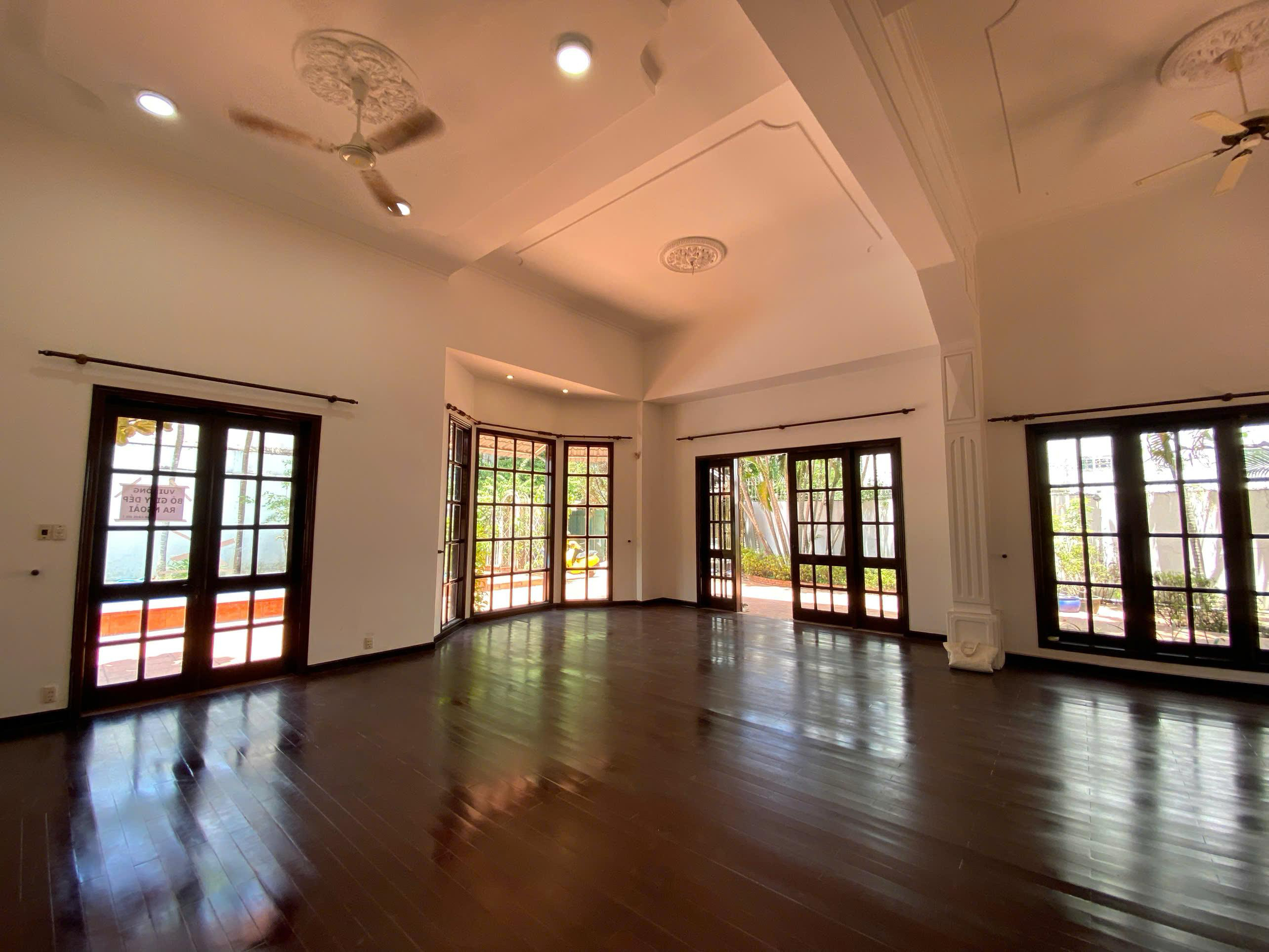 5-Bedroom French Villa for Rent in Thao Dien, District 2 600sqm 4,100 USD/month