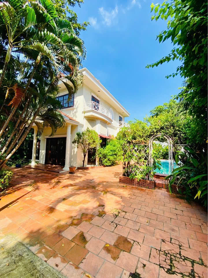 5-Bedroom French Villa for Rent in Thao Dien, District 2 600sqm 4,100 USD/month