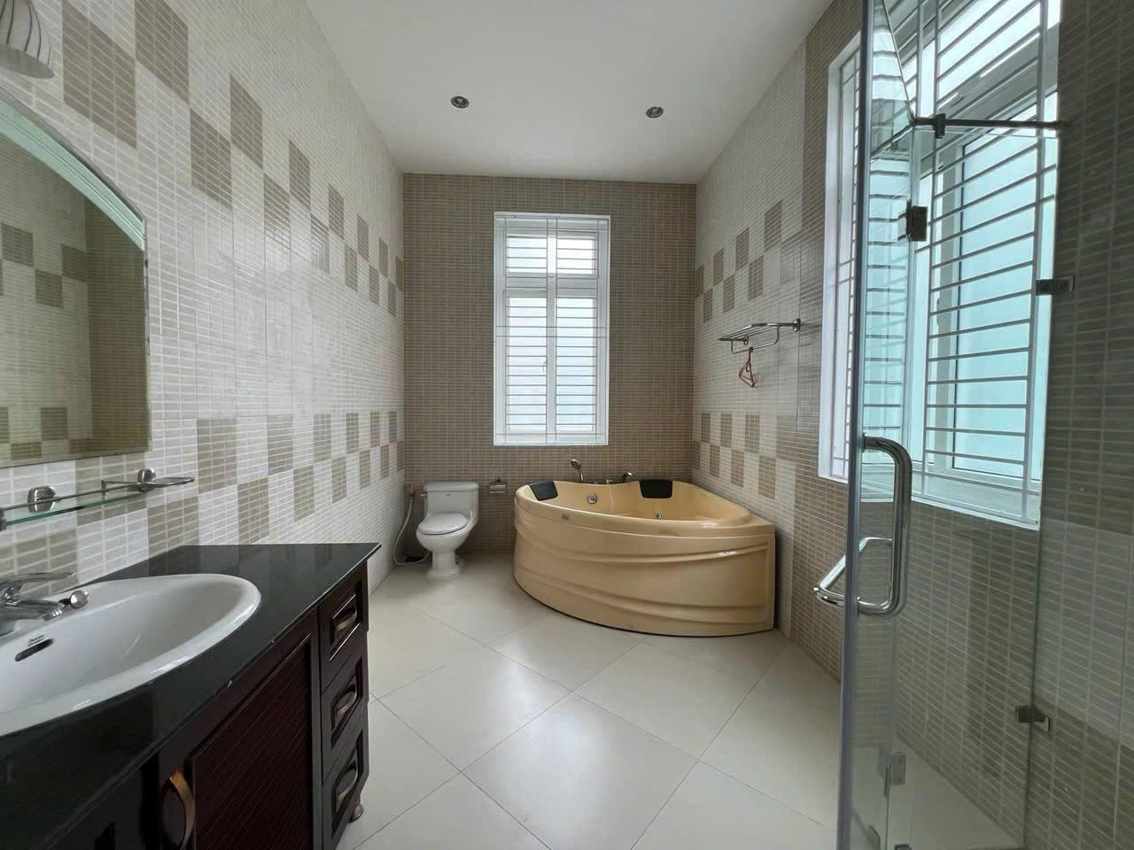 4-Bedroom Villa for Rent in Thao Dien 400sqm 4,000 USD/month