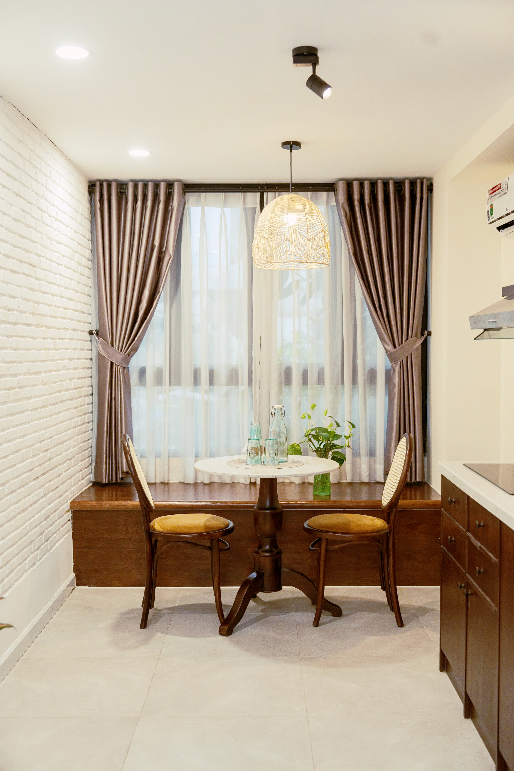 Duplex 1-Bedroom Serviced Apartment for Rent in District 1 Ho Chi Minh City - $680/month 50sqm 650 USD/month