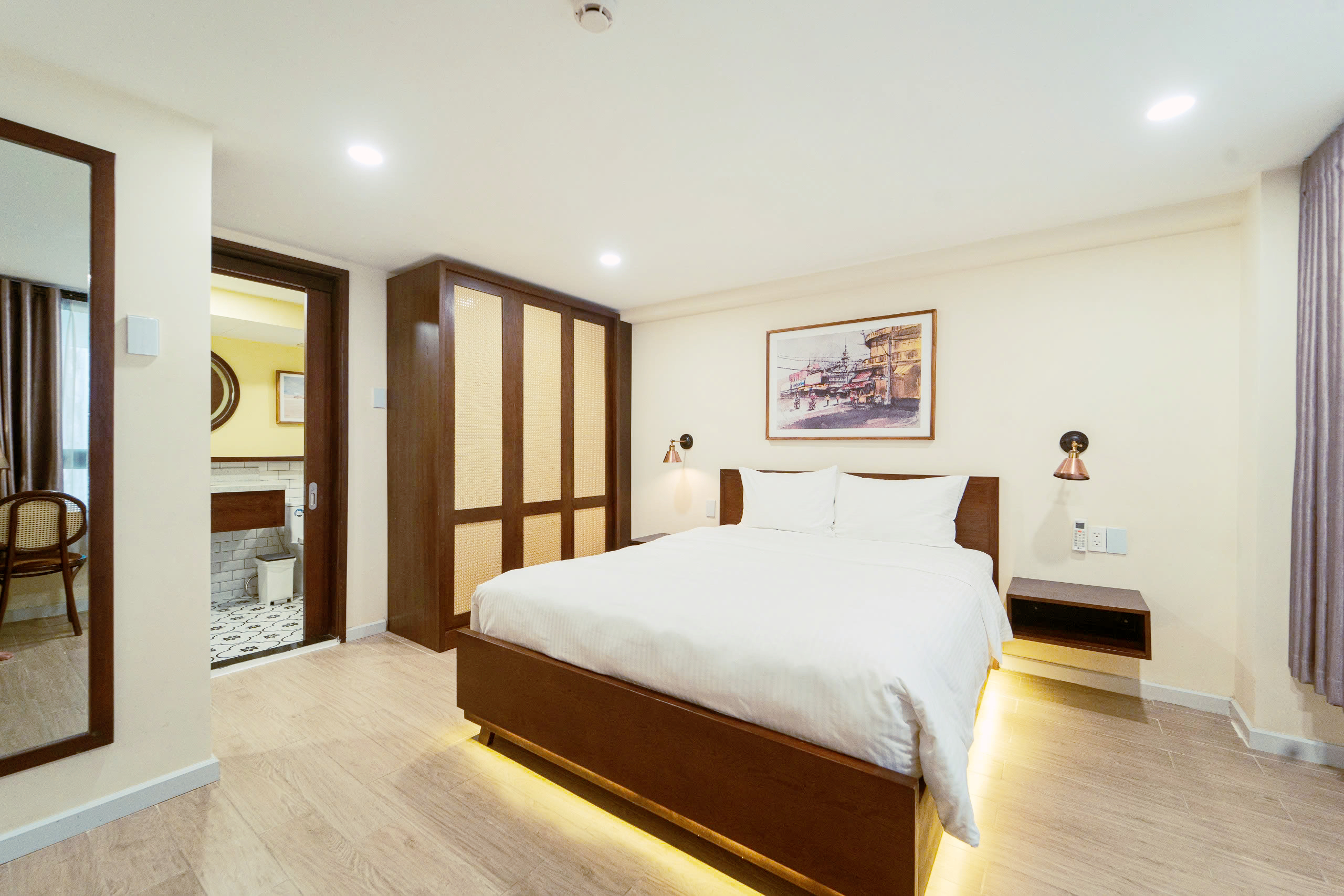 Duplex 1-Bedroom Serviced Apartment for Rent in District 1 Ho Chi Minh City - $680/month 50sqm 650 USD/month