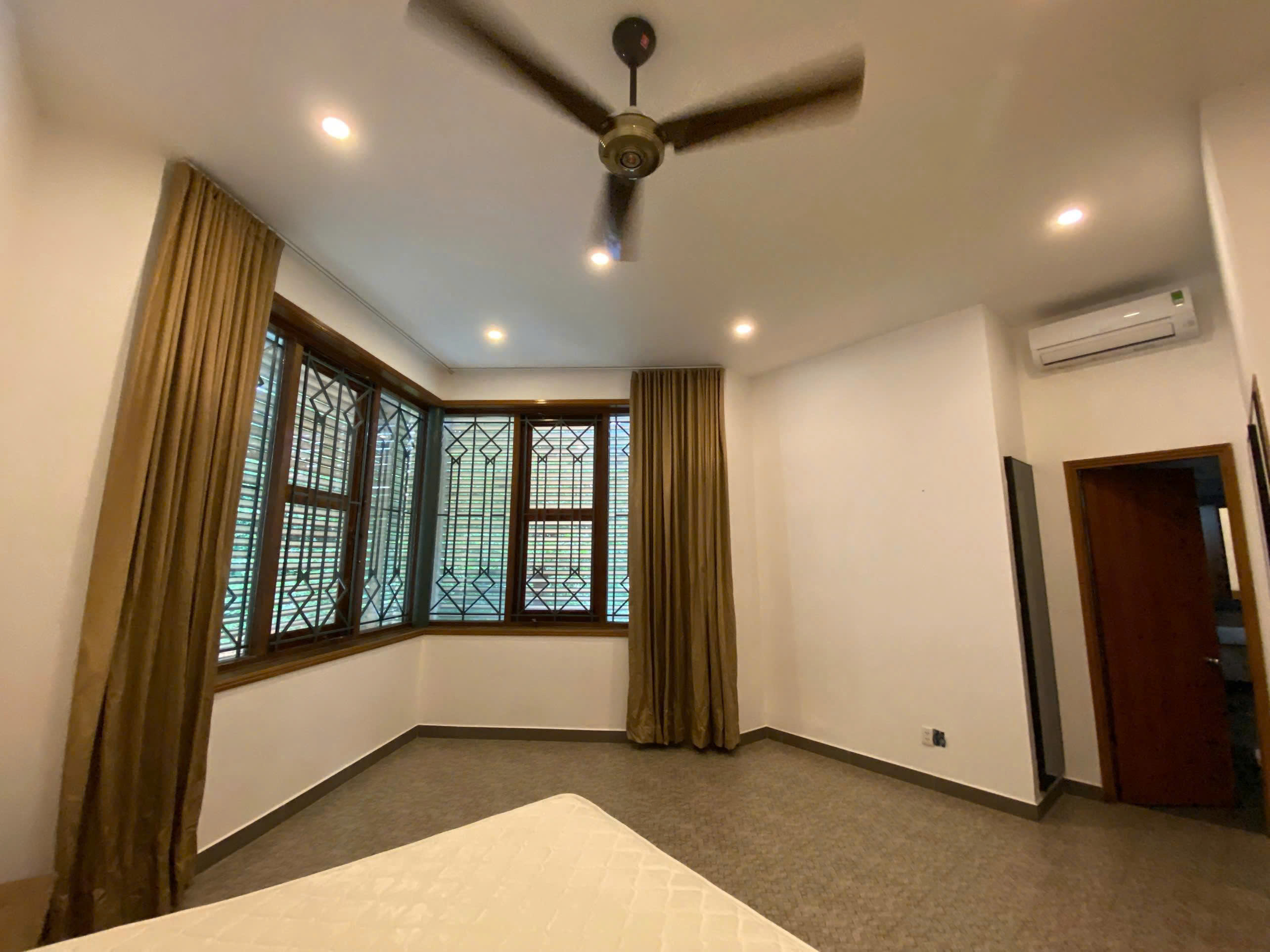 Villa for Rent in An Phu, District 2 - $3,500/month 450sqm 3,500 USD/month