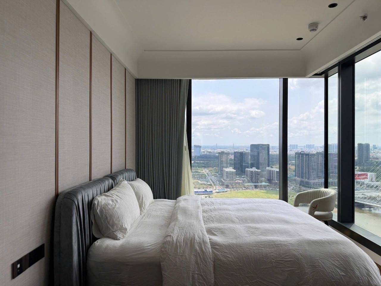 Corner Unit With Extra Light Rentals in HCMC 2026: Where to Find Them and What They Cost