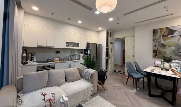 2-Bedroom Apartment Vinhomes Golden River, District 1, $1,325/month 70sqm 1,325 USD/month