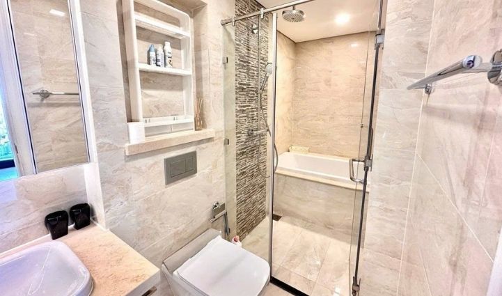 2BR Luxury Apartment Vinhomes Golden River, District 1 - $1,288/month 74sqm 1,288 USD/month