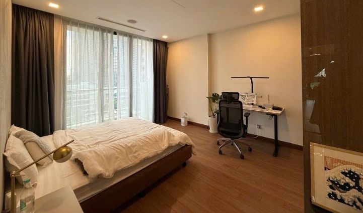 3-Bedroom Apartment Vinhomes Golden River District 1 - $2,462/month 121sqm 2,462 USD/month