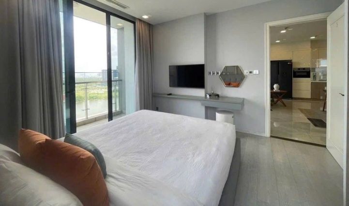 3-Bedroom Luxury Apartment Vinhomes Golden River, $2,197/month 121sqm 2,197 USD/month