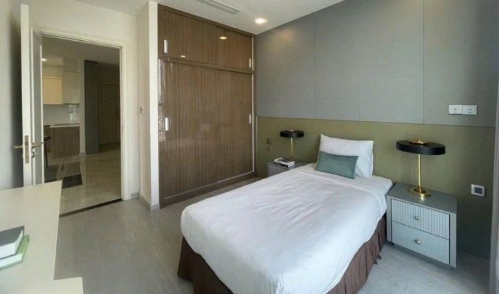 3-Bedroom Luxury Apartment Vinhomes Golden River, $2,197/month 121sqm 2,197 USD/month