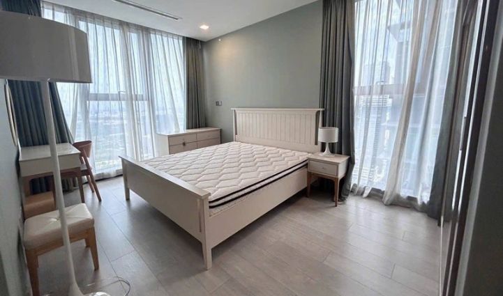 3-Bedroom Apartment Vinhomes Golden River, District 1 - $2,273/month 121sqm 2,273 USD/month