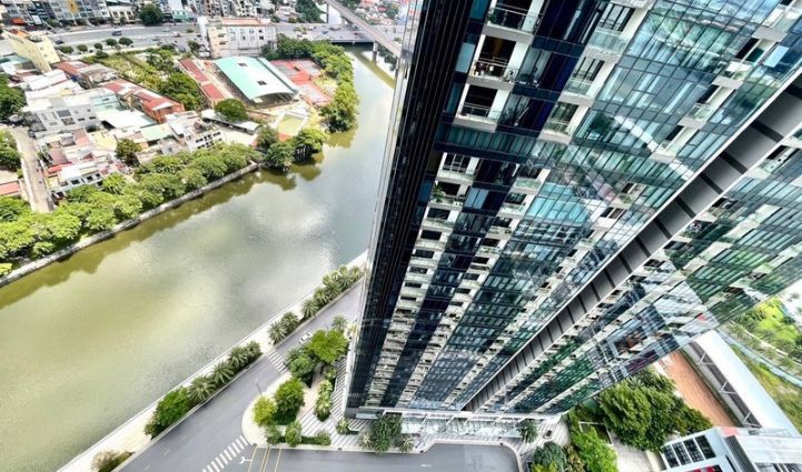 1BR Apartment Vinhomes Golden River, District 1 - $871/month 50sqm 871 USD/month