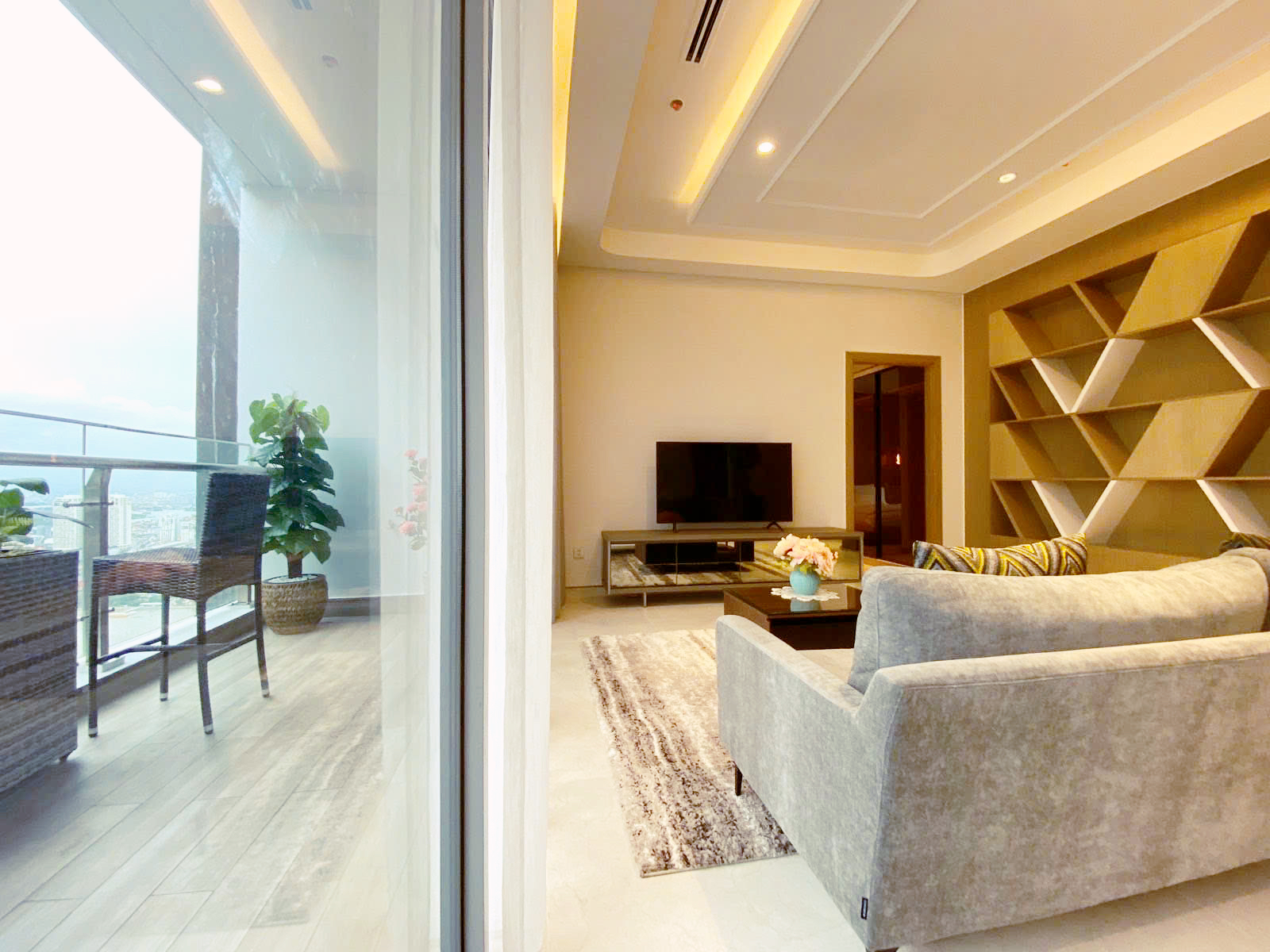 Penthouse for Rent Vinhomes Central Park Binh Thanh, HCMC 180sqm 3,500 USD/month