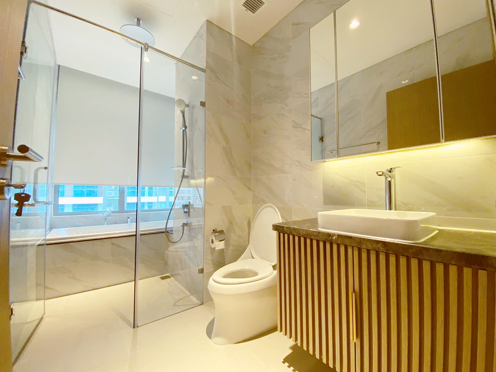 Penthouse for Rent Vinhomes Central Park Binh Thanh, HCMC 180sqm 3,500 USD/month