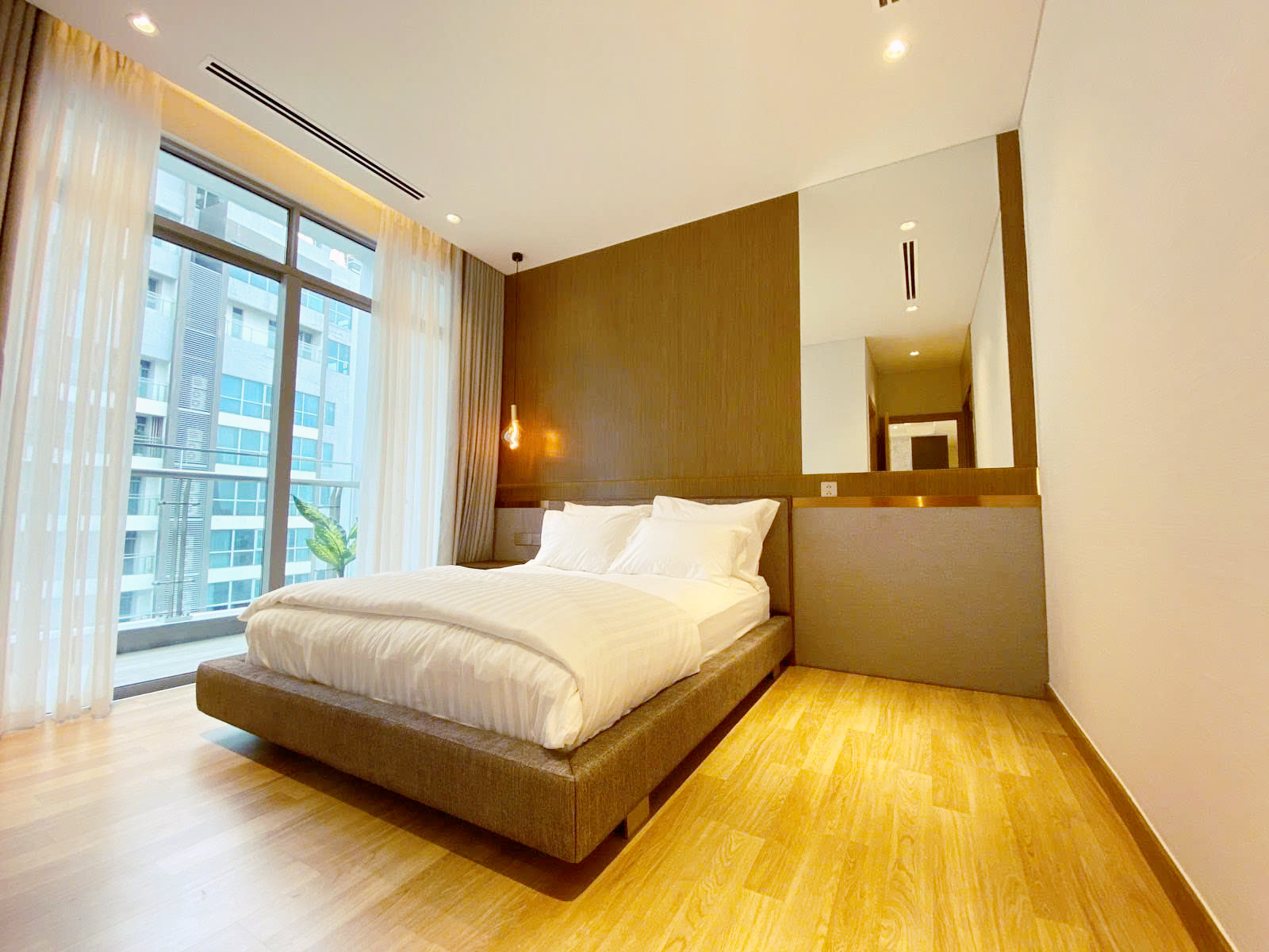 Penthouse for Rent Vinhomes Central Park Binh Thanh, HCMC 180sqm 3,500 USD/month