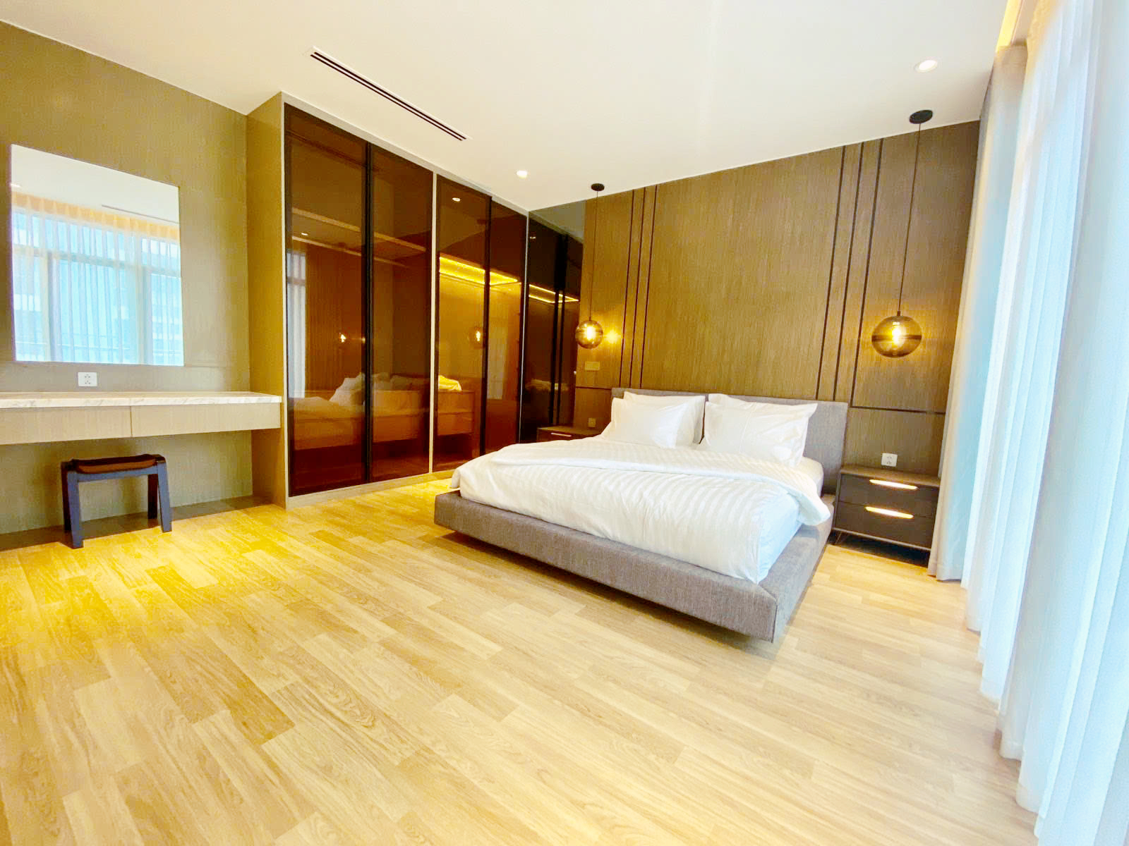 Penthouse for Rent Vinhomes Central Park Binh Thanh, HCMC 180sqm 3,500 USD/month