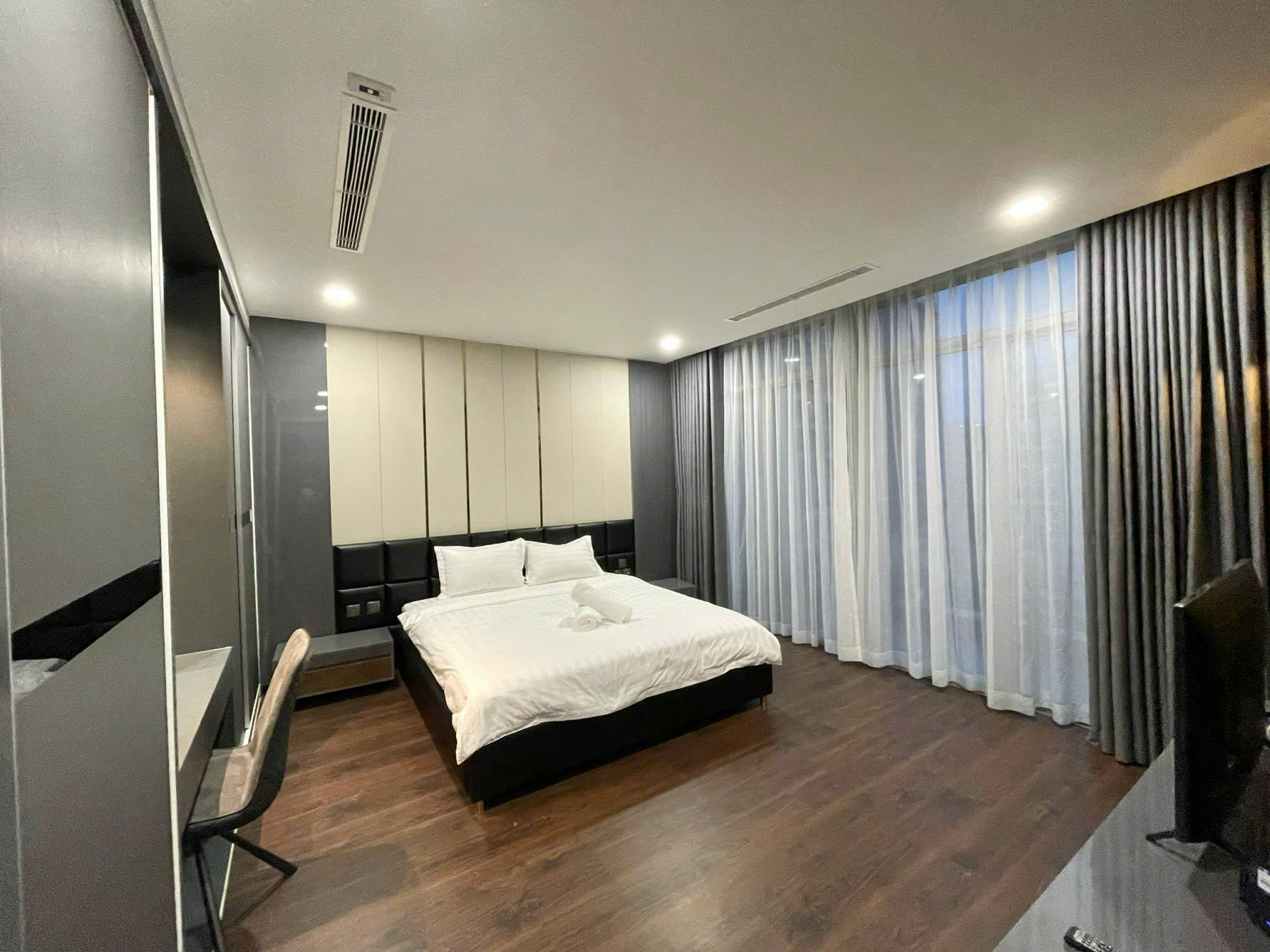 Penthouse for Rent Vinhomes Central Park Binh Thanh HCMC 180sqm 3,500 USD/month