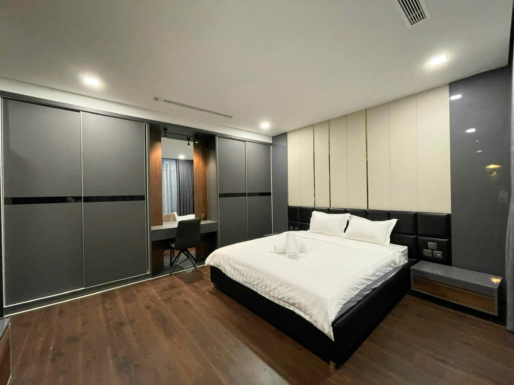 Penthouse for Rent Vinhomes Central Park Binh Thanh HCMC 180sqm 3,500 USD/month