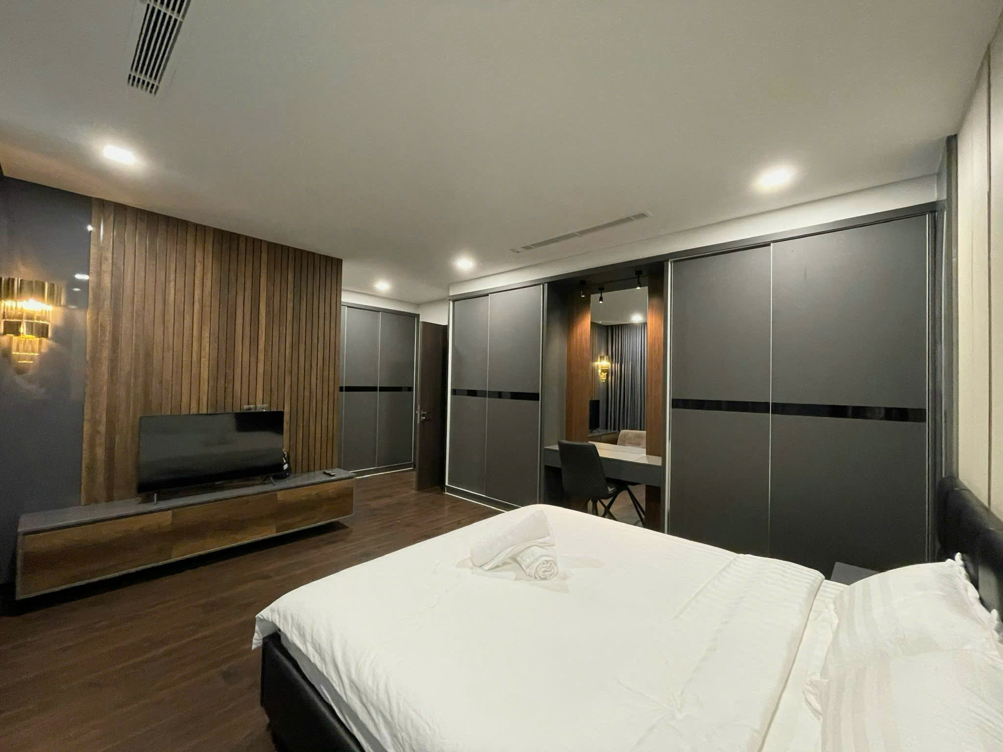 Penthouse for Rent Vinhomes Central Park Binh Thanh HCMC 180sqm 3,500 USD/month