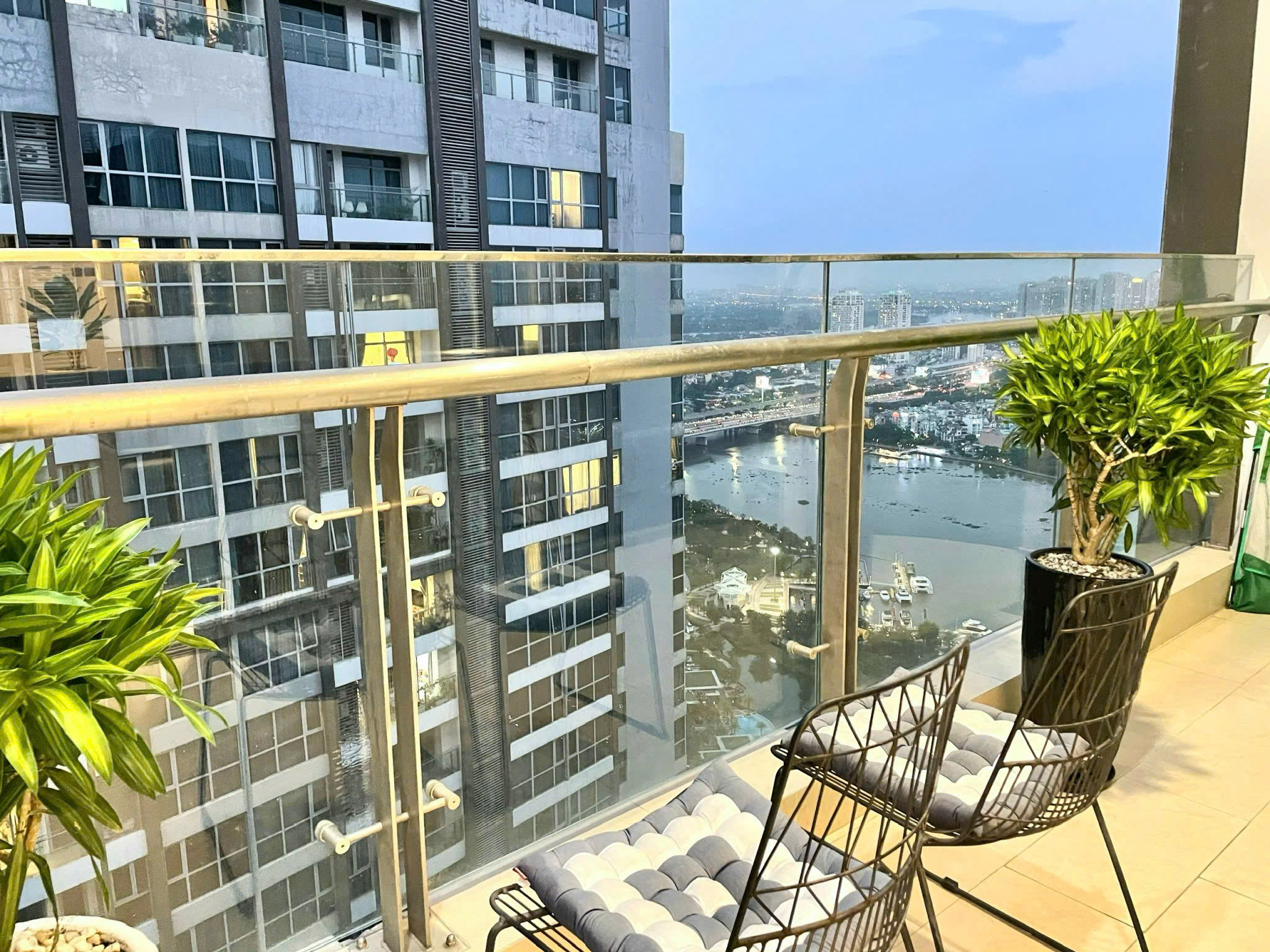 Penthouse for Rent Vinhomes Central Park Binh Thanh HCMC 180sqm 3,500 USD/month