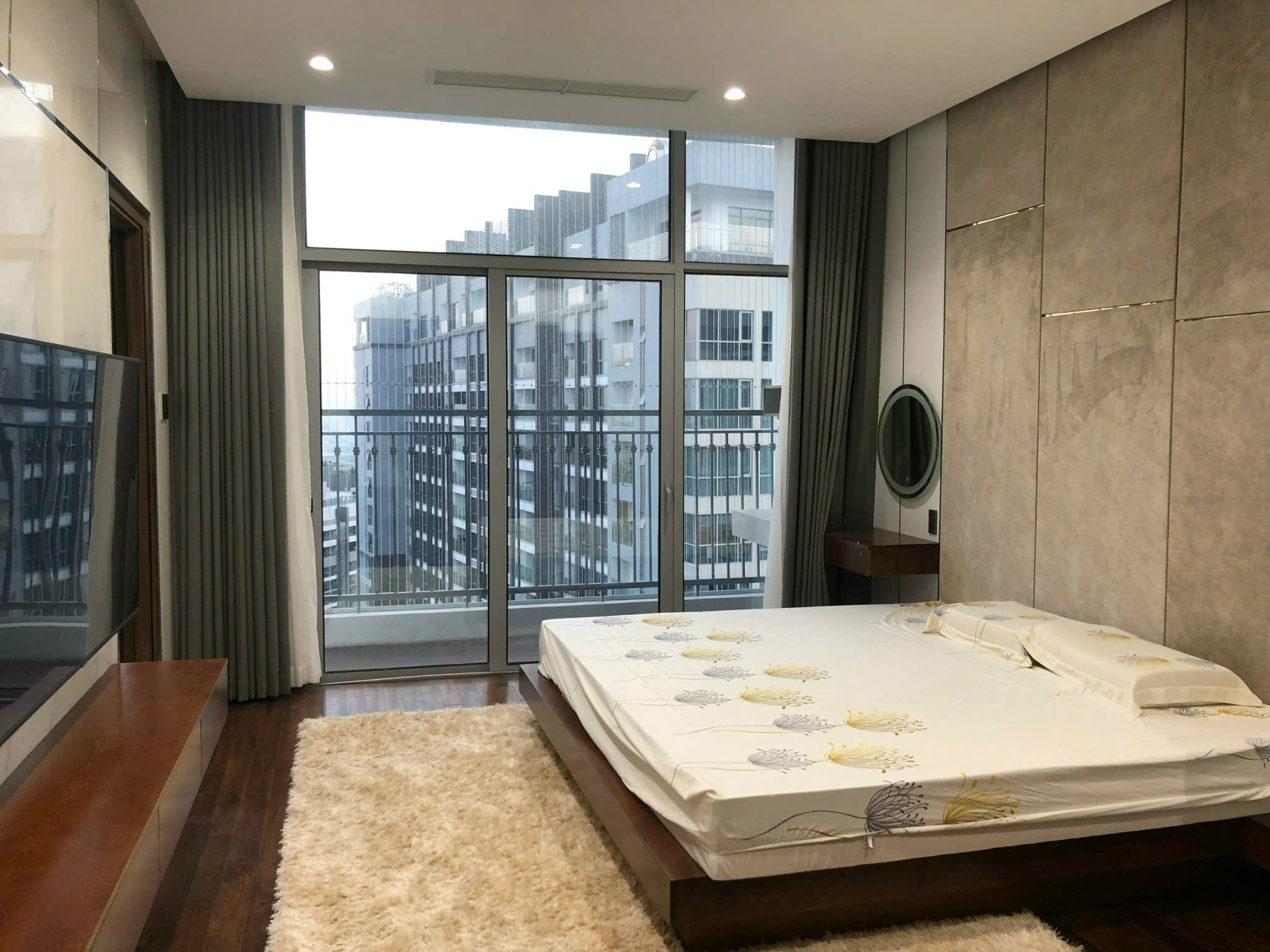 Luxury Penthouse Vinhomes Central Park Binh Thanh - $5,300/month 300sqm 5,300 USD/month