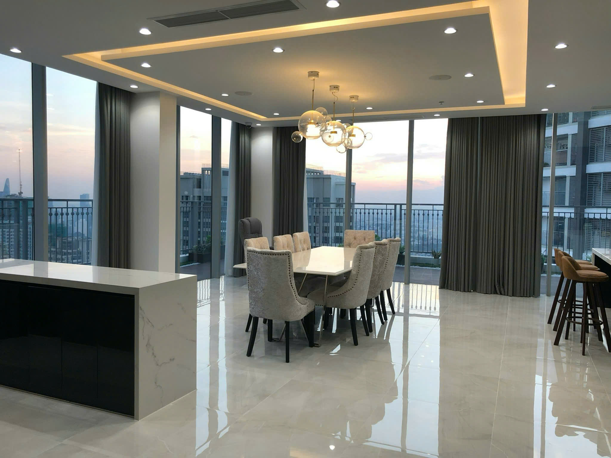 Luxury Penthouse Vinhomes Central Park Binh Thanh - $5,300/month 300sqm 5,300 USD/month