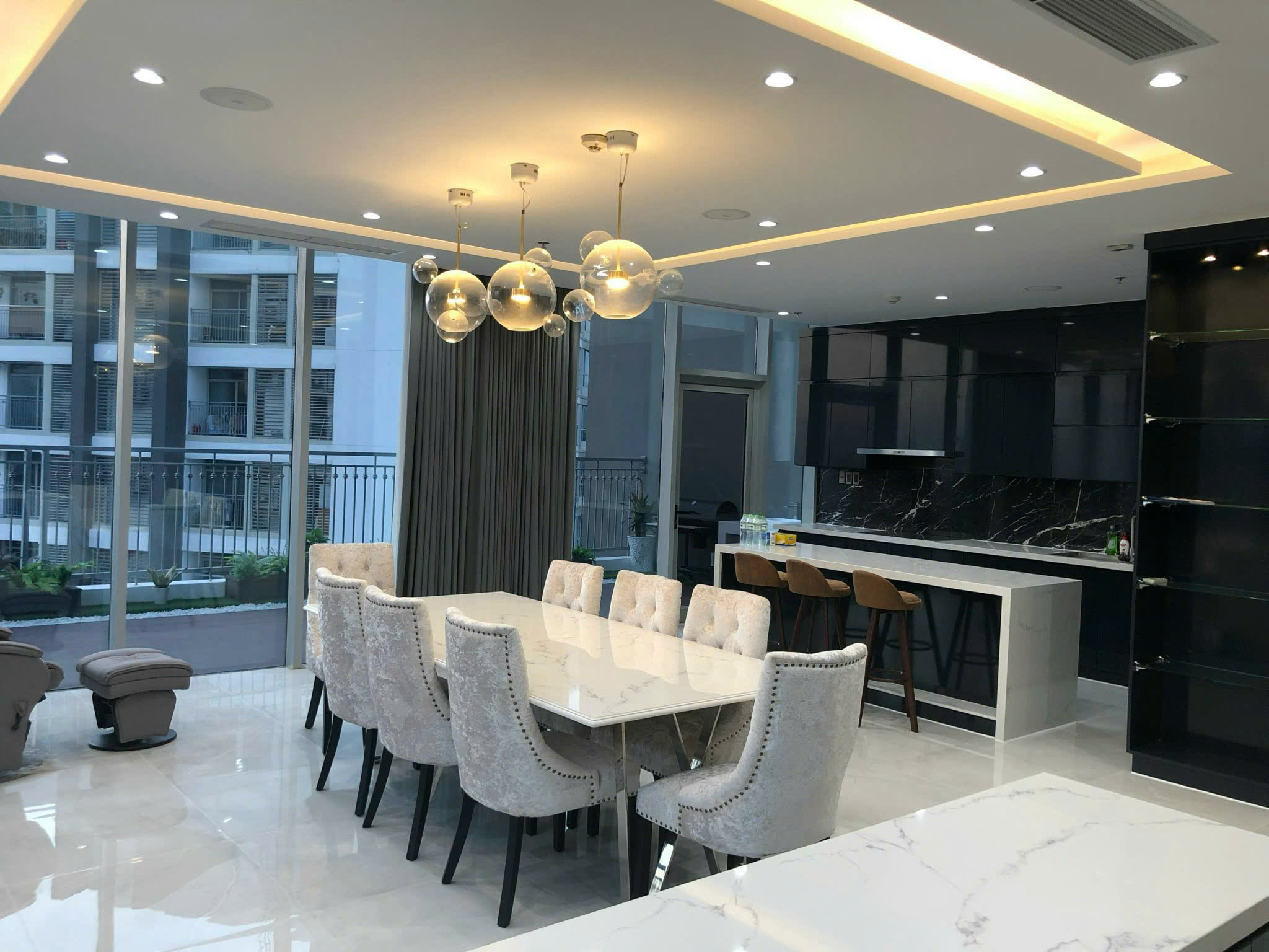 Luxury Penthouse Vinhomes Central Park Binh Thanh - $5,300/month 300sqm 5,300 USD/month