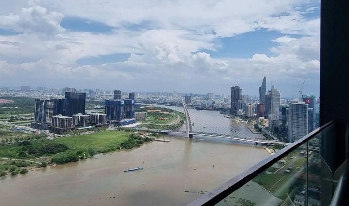 3-Bedroom Vinhomes Golden River Apartment for Rent in District 1 118sqm 1,894 USD/month