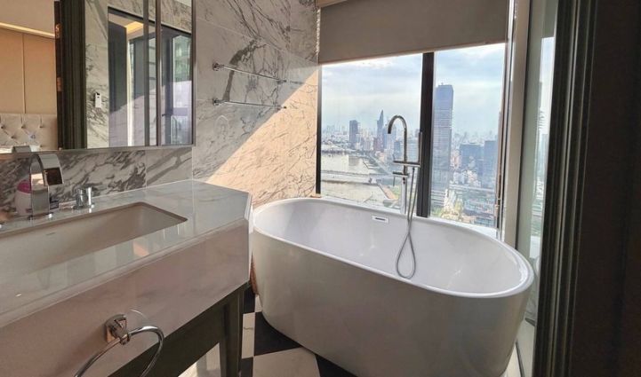 4-Bedroom Apartment Vinhomes Golden River, District 1 - $5,682/month 160sqm 5,682 USD/month
