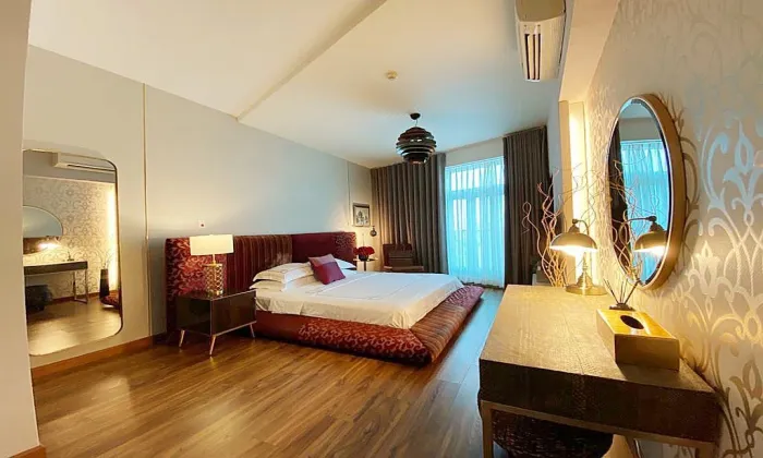 Incredible View Of Two Bedroom Sailing Tower Apartment For Rent in District 1 HCMC 90sqm 1,300 USD/month