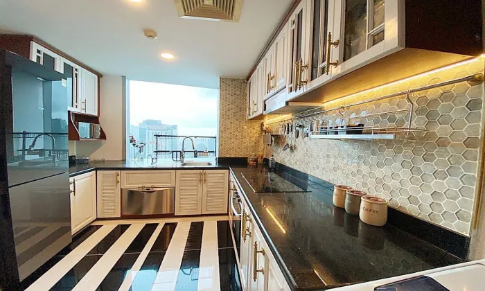 Incredible View Of Two Bedroom Sailing Tower Apartment For Rent in District 1 HCMC 90sqm 1,300 USD/month