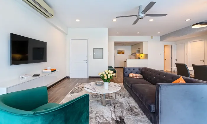 Fantastic Three Bedroom Apartment For Rent in Sailing Tower District HCMC 124sqm 2,000 USD/month