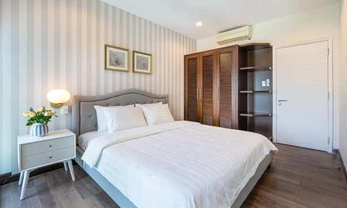 Fantastic Three Bedroom Apartment For Rent in Sailing Tower District HCMC 124sqm 2,000 USD/month