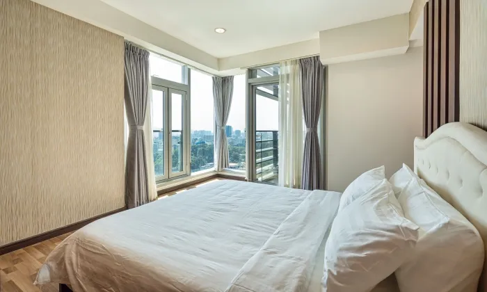 Fantastic Three Bedroom Apartment For Rent in Sailing Tower District HCMC 124sqm 2,000 USD/month