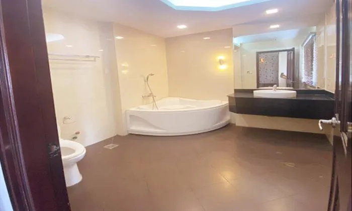 House For Rent in alley Nguyen Van Huong Thao Dien Ho Chi Minh 300sqm 2,000 USD/month