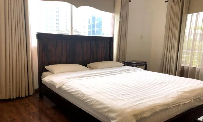 Spacious and Bright Light One Bedroom Serviced Apartment in District 1 Ho CHi Minh City 60sqm 600 USD/month
