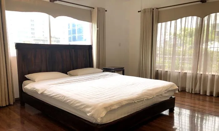 Spacious and Bright Light One Bedroom Serviced Apartment in District 1 Ho CHi Minh City 60sqm 600 USD/month
