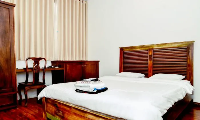 Wooden Style One Bedroom Serviced Apartment in District 1 HCMC 60sqm 650 USD/month
