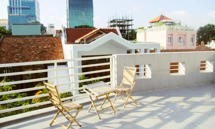 Top Floor One Bedroom Serviced Apartment For Lease in District 1 HCMC 70sqm 650 USD/month